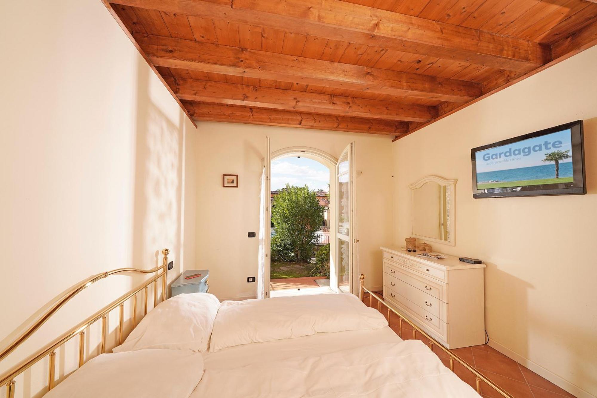 Borgo Del Torchio - Gardagate Apartment Manerba del Garda Exterior photo